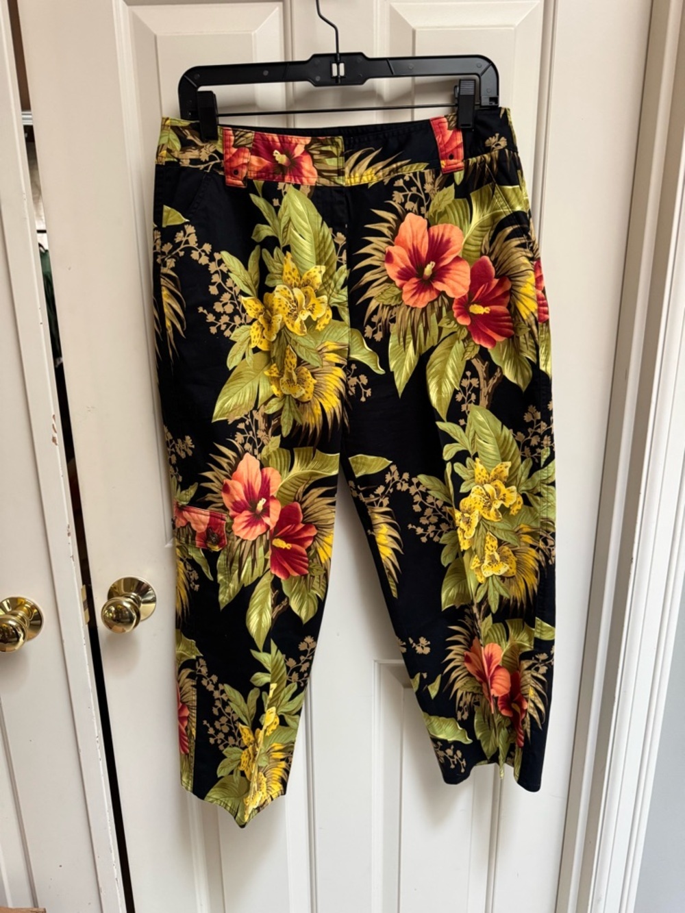 Tommy Bahama Stretch Black Tropical Floral Capris